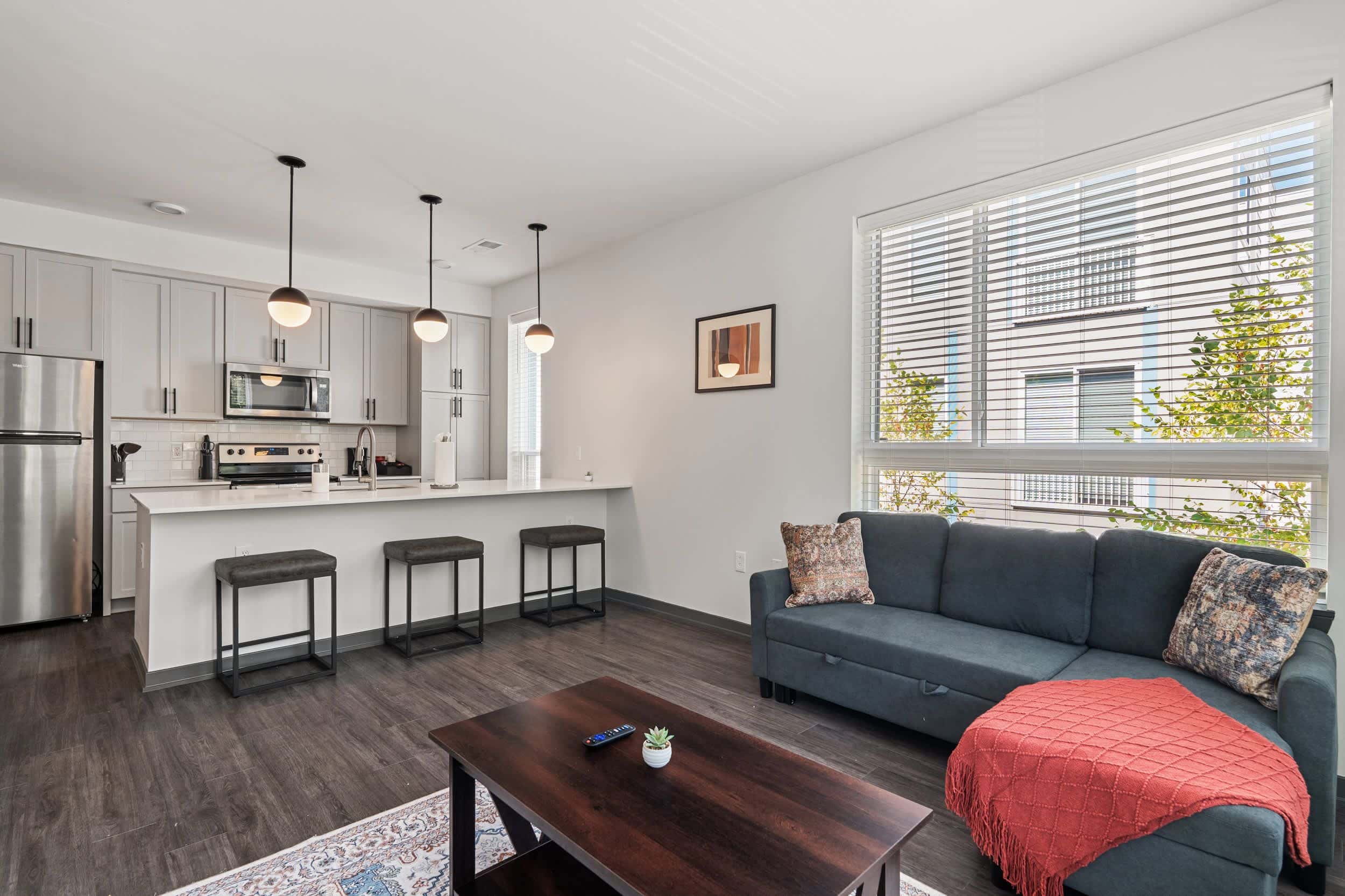 CozySuites Ayr 2BR with parking, pool, gym