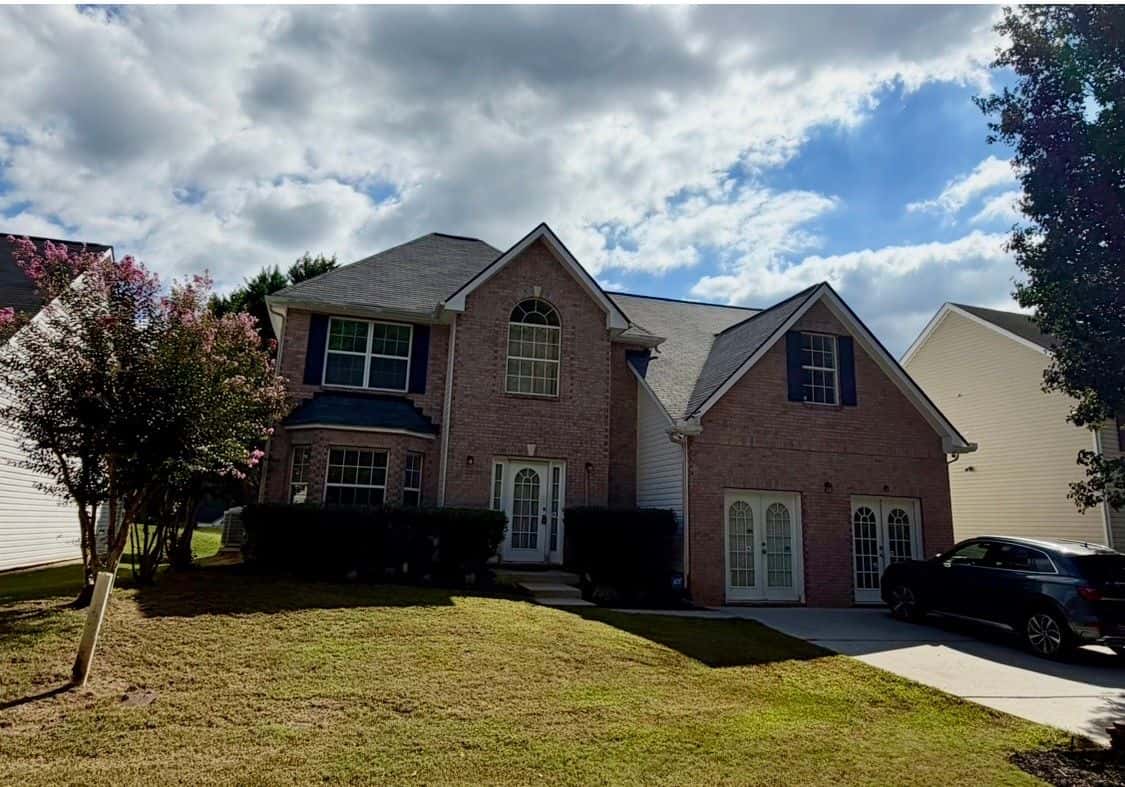 Beautiful Fully Furnished Lake Side Home
