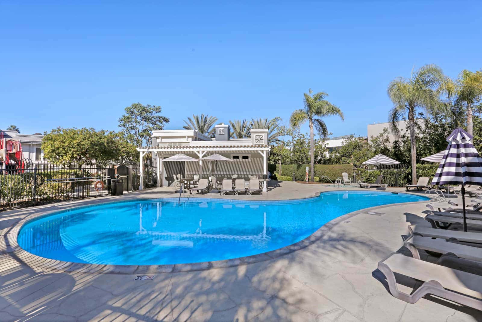 3BR Condo | Balcony | Pool | A/C | Pets | W/D