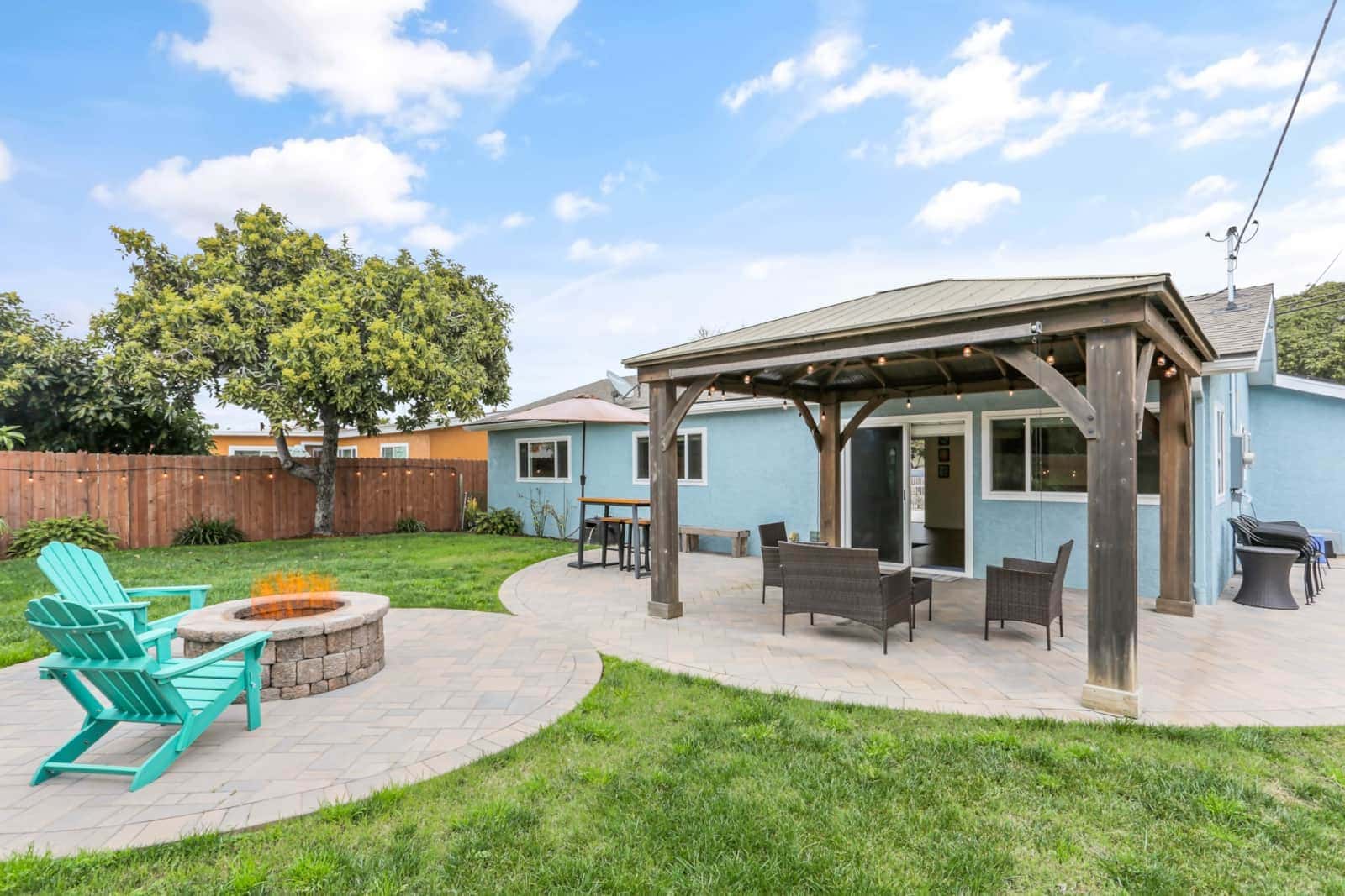Newly Renovated | Fire Pit | Huge Yard | Pets