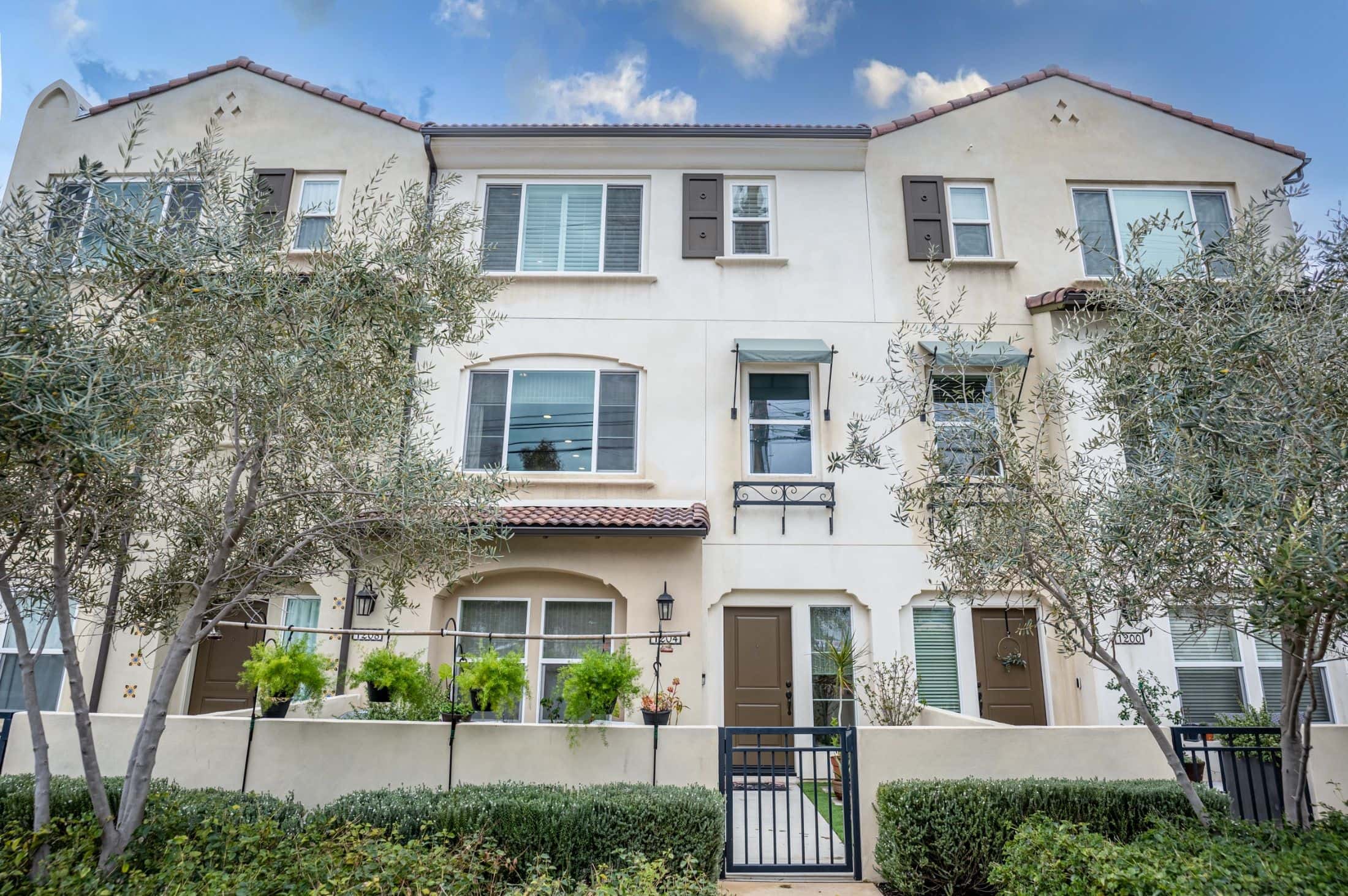 Modern 3 bed 3.5 bath Condo w/ Open concept living and Spacious bedrooms.