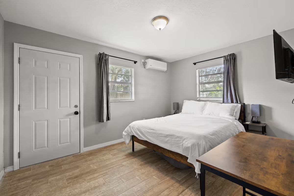 6 Miles From Downtown Tampa 4306 C general photo 1