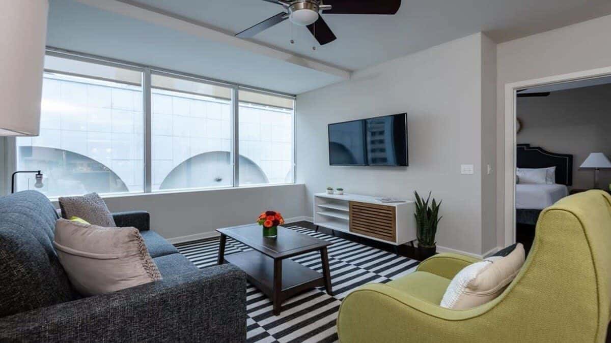 Bold CozySuites Remi