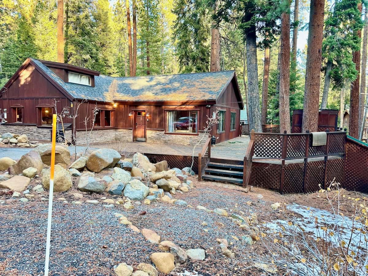 Cozy Cabin · Near Beach · Fireplace · Pet-Friendly