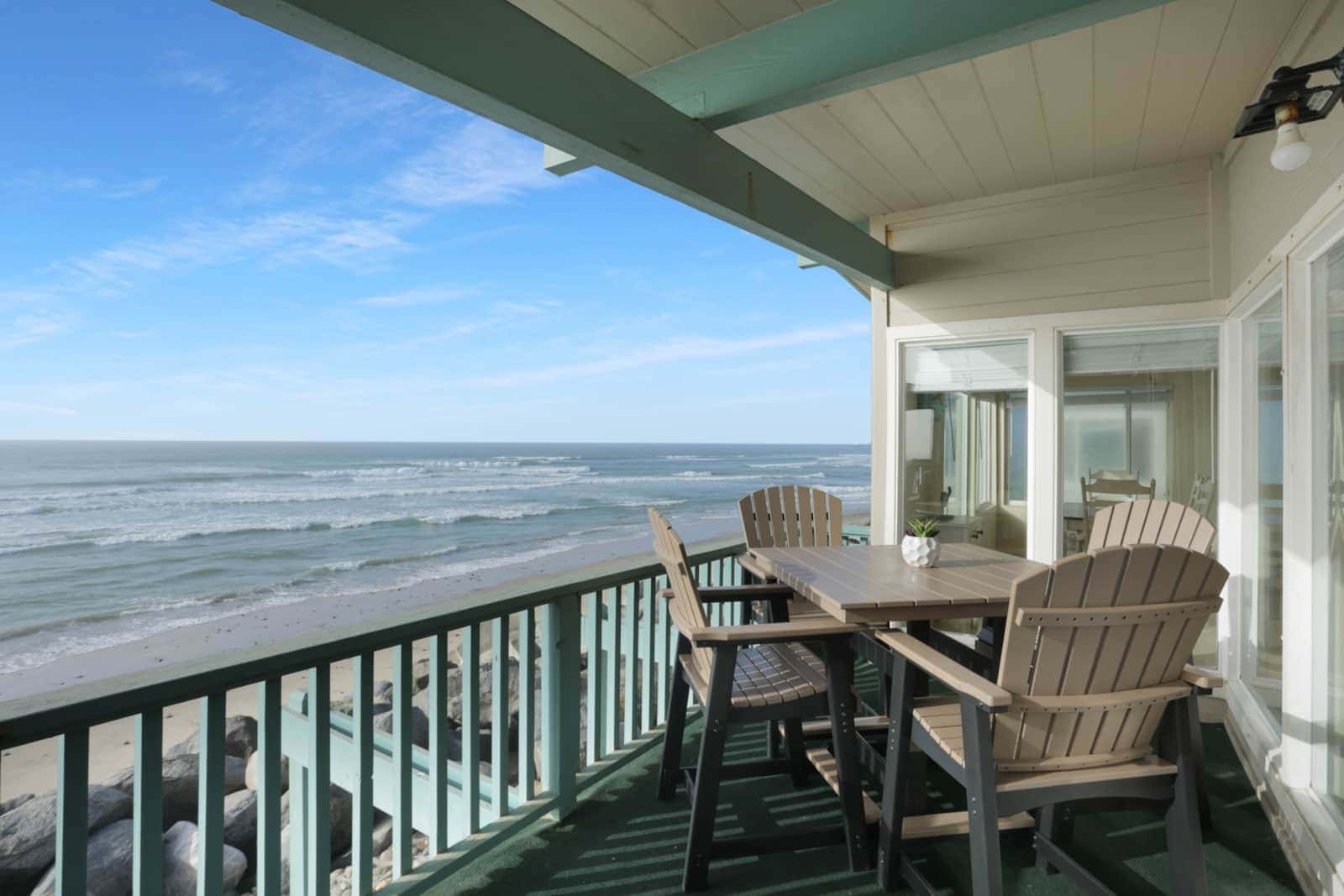 Seacoast View | 2BR | Balcony | Beach Access | IB