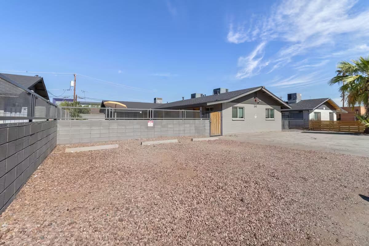 3 BR 1 bathroom House in Phoenix AZ - 2612 C general photo 1