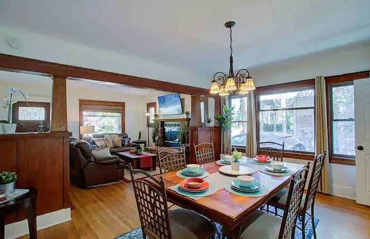 University: Furnished 3-bedroom home in Riverside