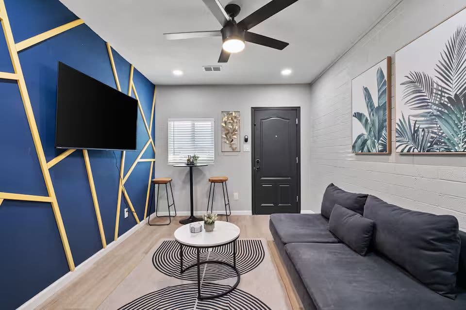 6 Miles From Downtown Phoenix- 2542 B general photo 1