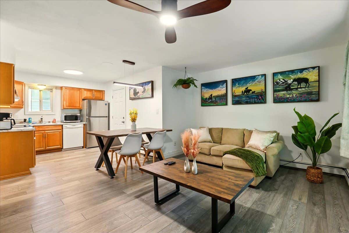 UMED 2 Beds 1 Bath - Hugs In The Dusk