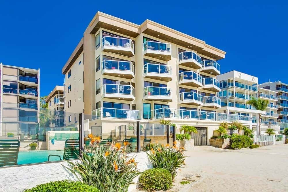 Crown Point 3BR | Bay & Beach View | Parking | W/D