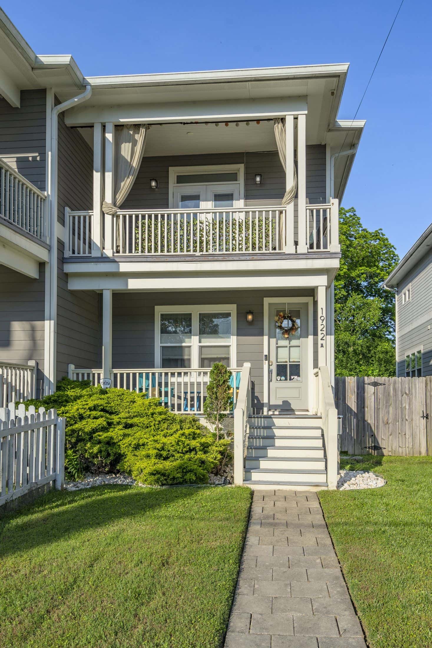 Luxury 3BR Fully Furnished Home | Fire Pit, Fenced Yard, Private Parking, Downtown Nashville