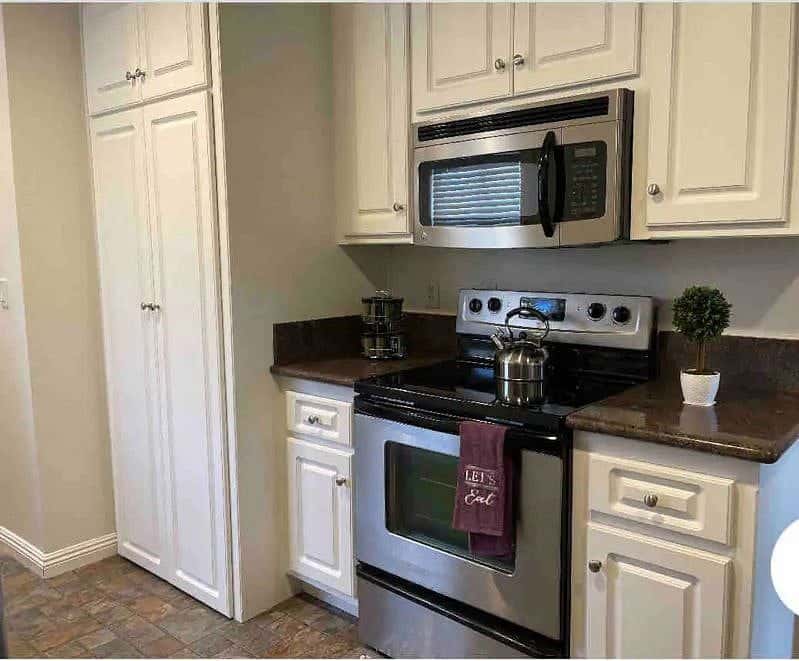 Penny: Furnished 3-bedroom home in Riverside