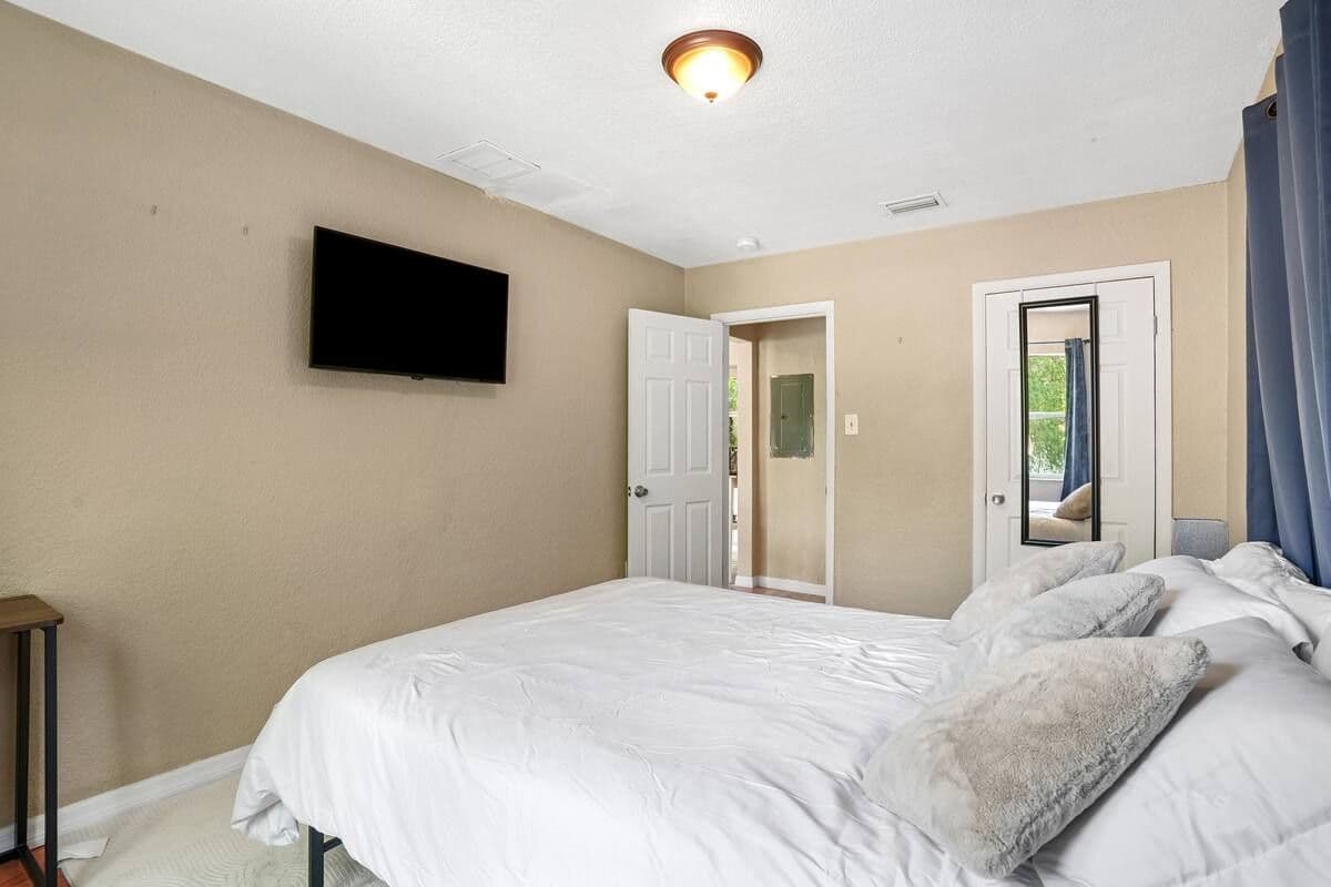 2 Miles from Downtown Tampa 3404 B general photo 3