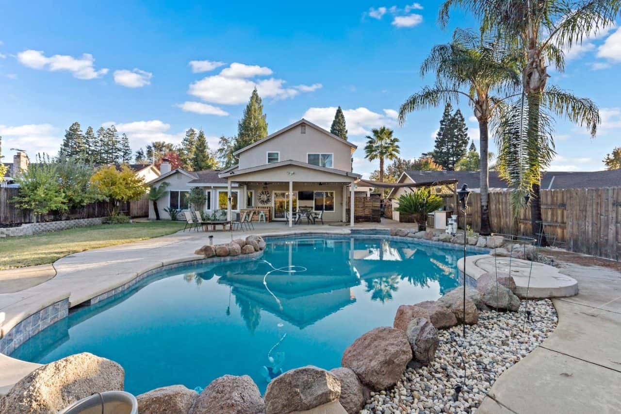 5BR · Pool · Hot Tub · RV Hookups • Garage