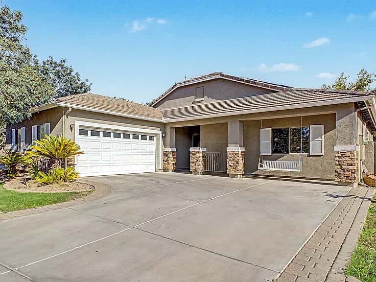 4BR Fully Furnished Basement Home in Gilbert
