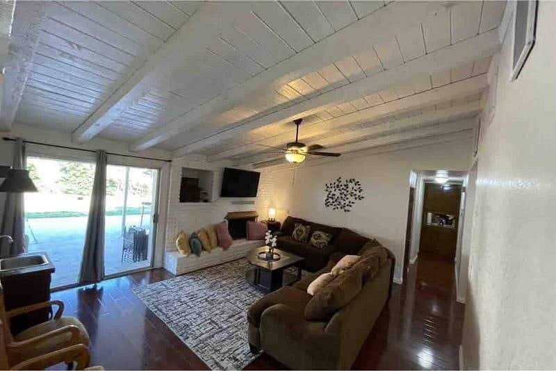 Maricopa: Furnished 6-bedroom home in Riverside