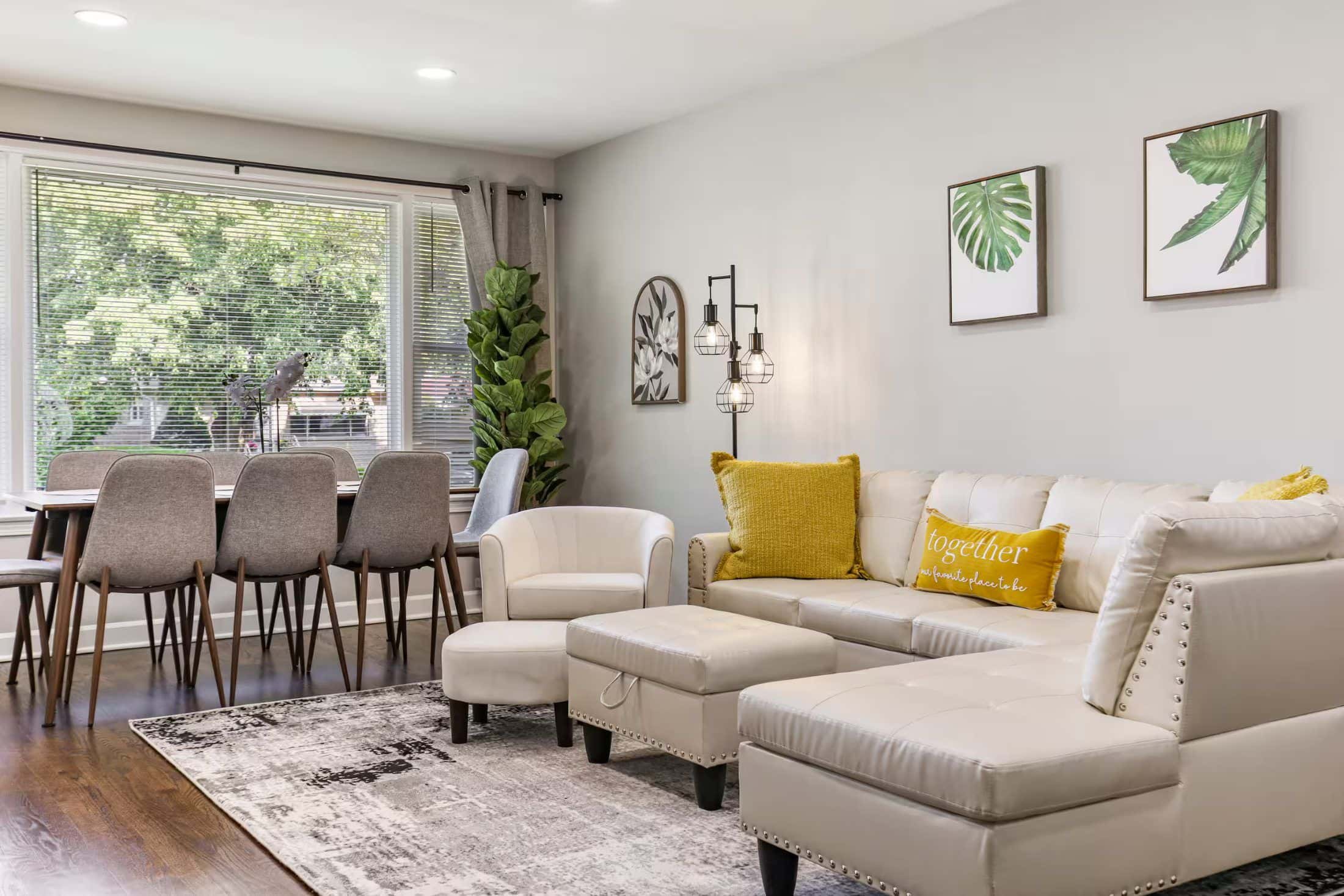 3BR Home in Skokie with Finished Basement & Fenced Yard. Utilities included.