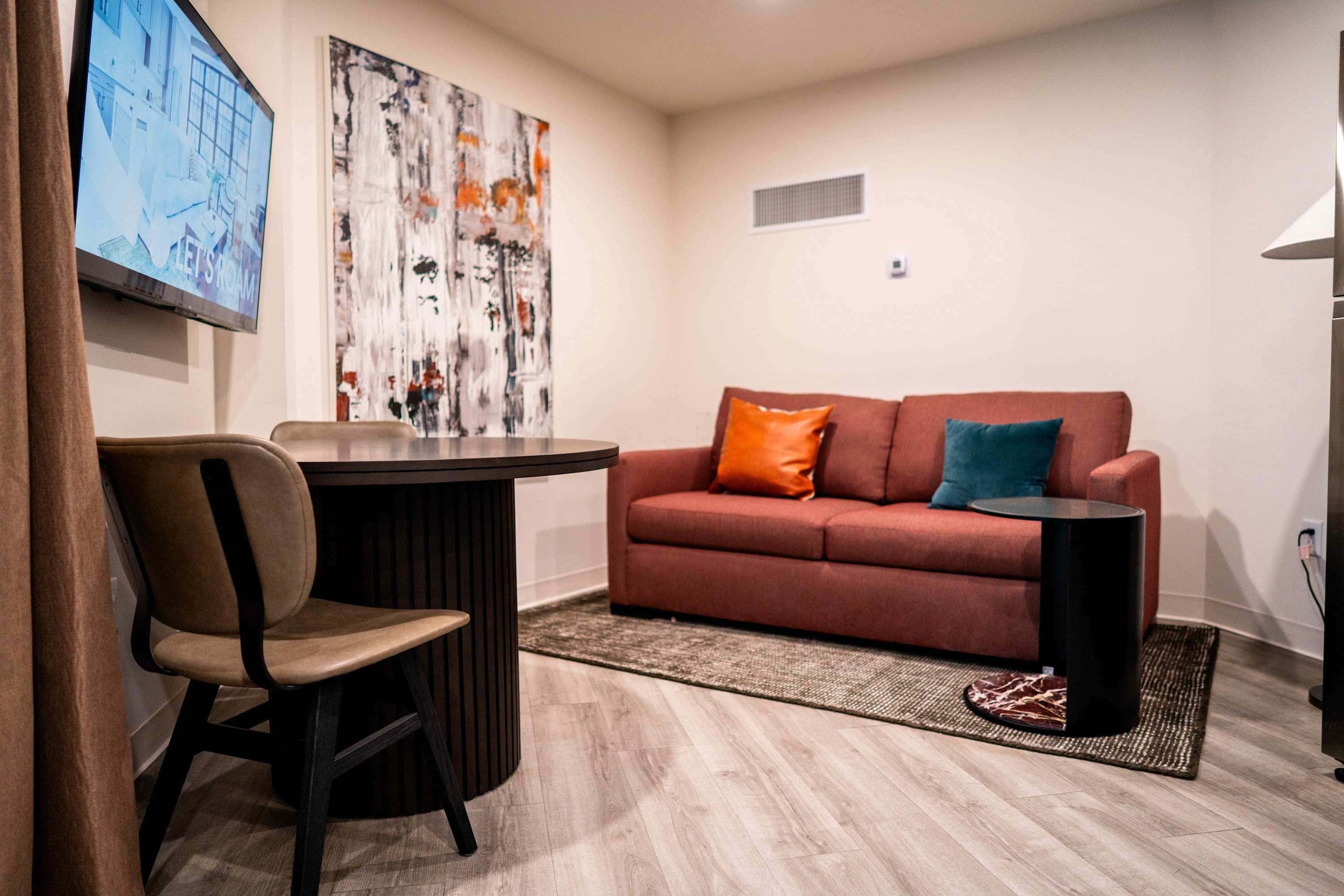 Roami at the Fitz | 1BR sleeps 4 | gym