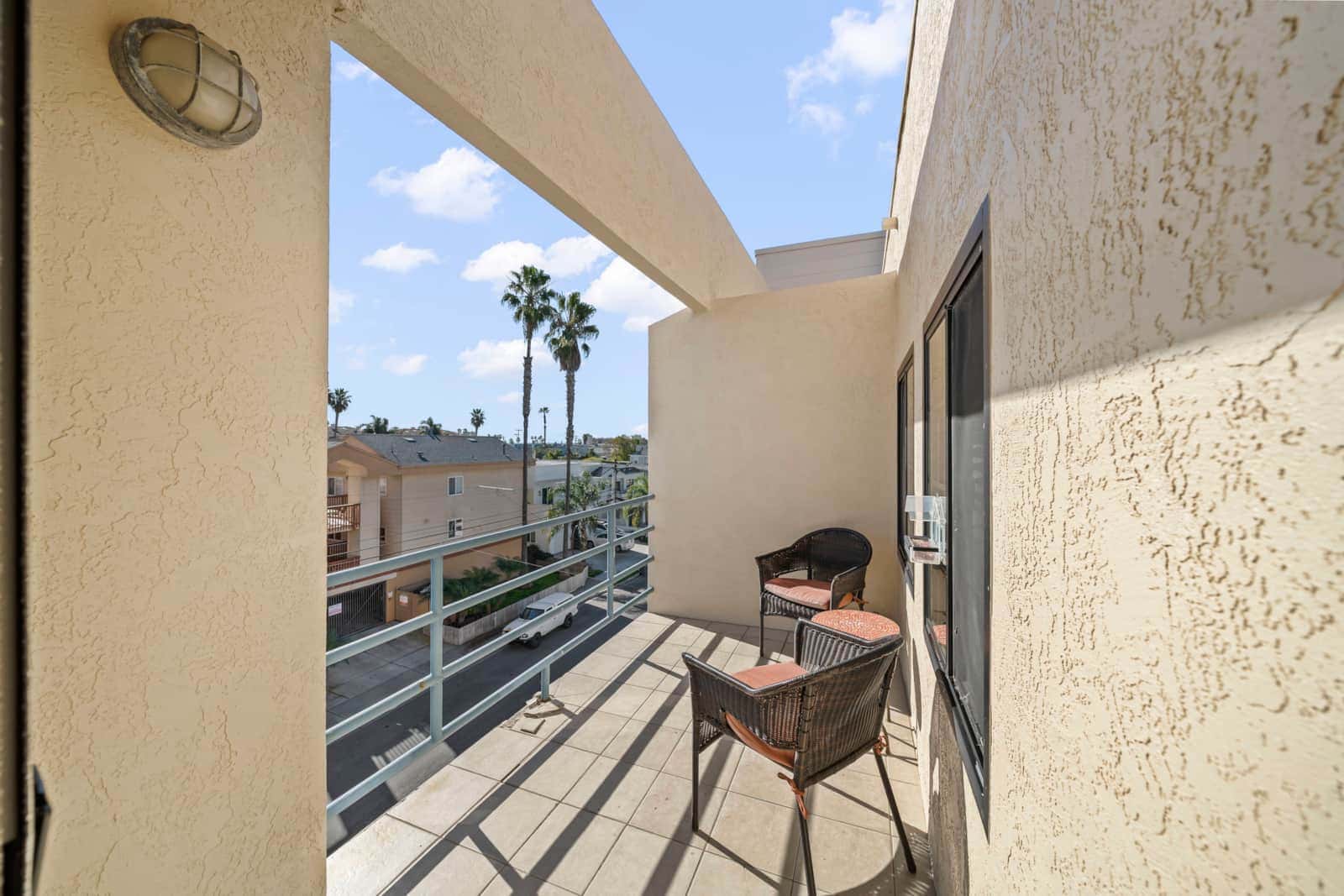 Cozy 3BR Condo in IB | Private Balconies | Garage