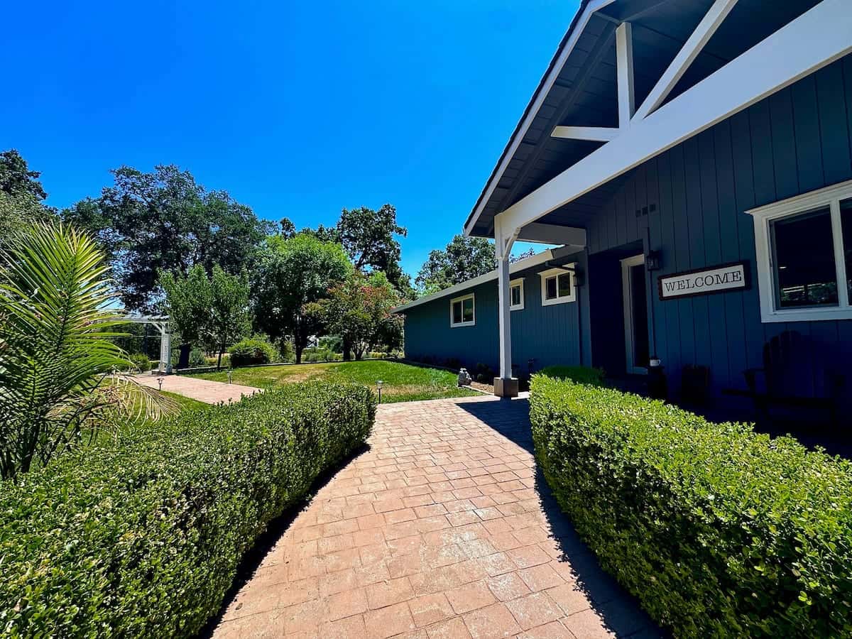 Modern Farmhouse Retreat-Open Concept-Apple Hill