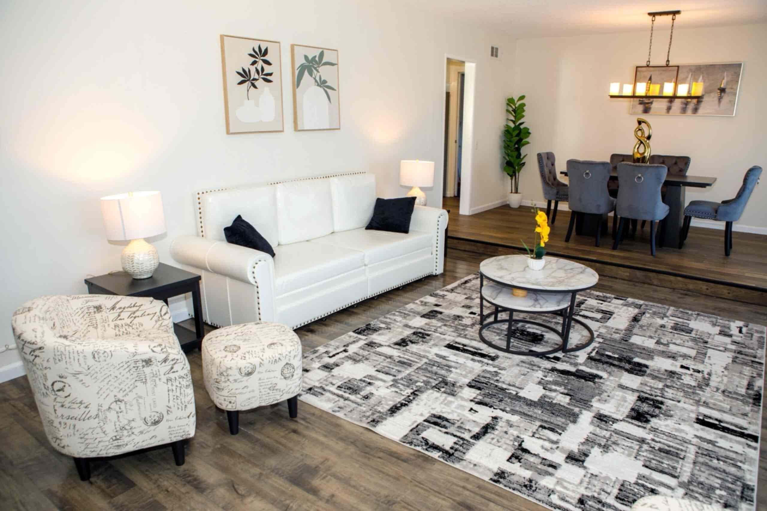 Gainsborough — Spacious 4BR House with yard, Garage!