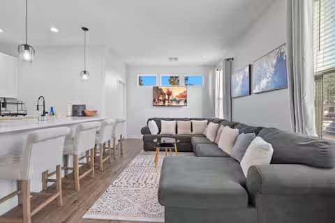 2 Miles from Phoenix Airport