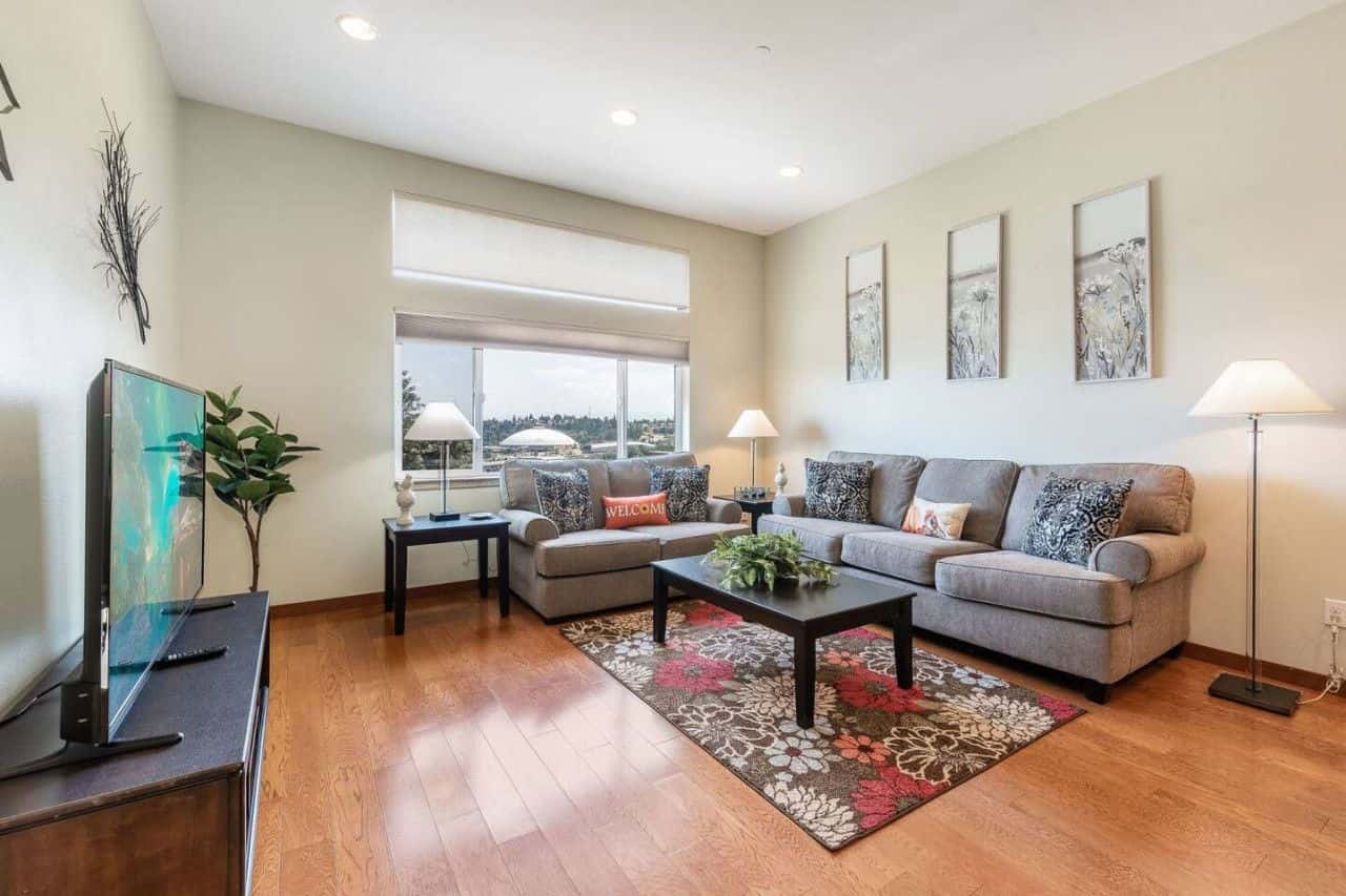 <1 mi to Dome | 3BD 2.5BA | Townhouse | Garage -18