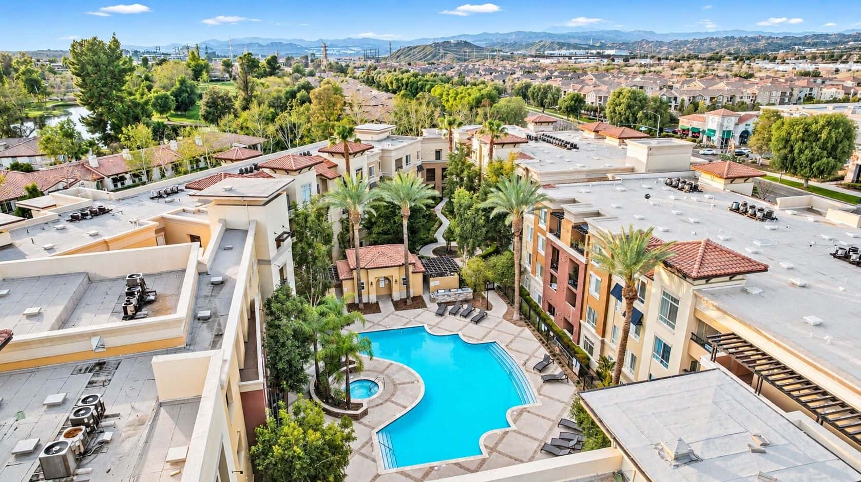 Valencia Resort-Style 1BR Near Six Flags!
