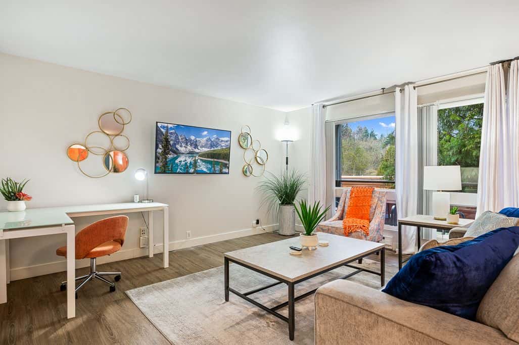 Bellevue 1BR | Steps to Bellevue Sq | W/D+Parking