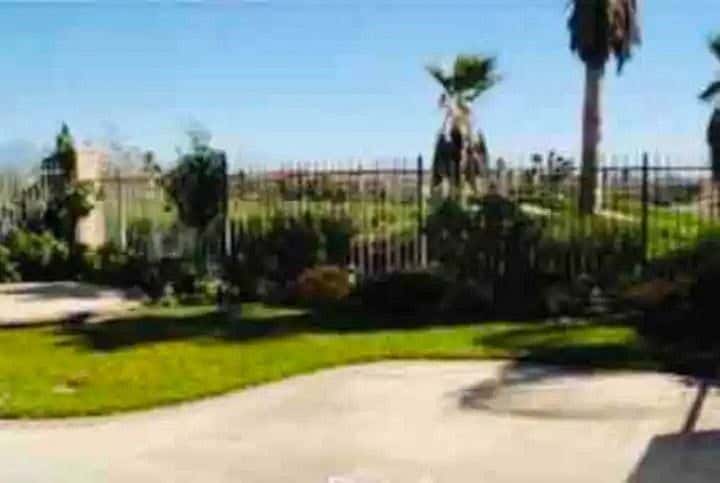 Fontana: Furnished 4-bedroom home in Fontana