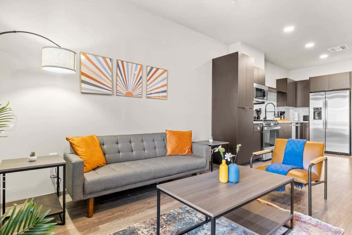 CozySuites Glendale by the stadium w pool! 25